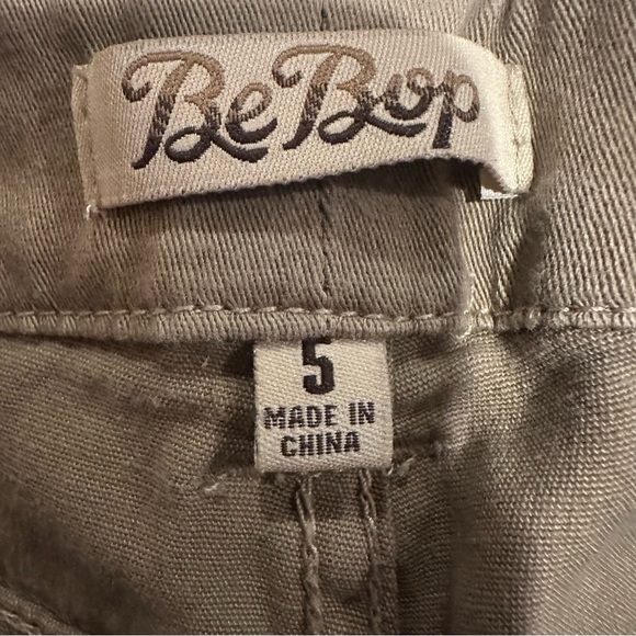 BeBop y2k Chino Short Shorts Stretch in Khaki Brown Size 5 - Picture 4 of 7